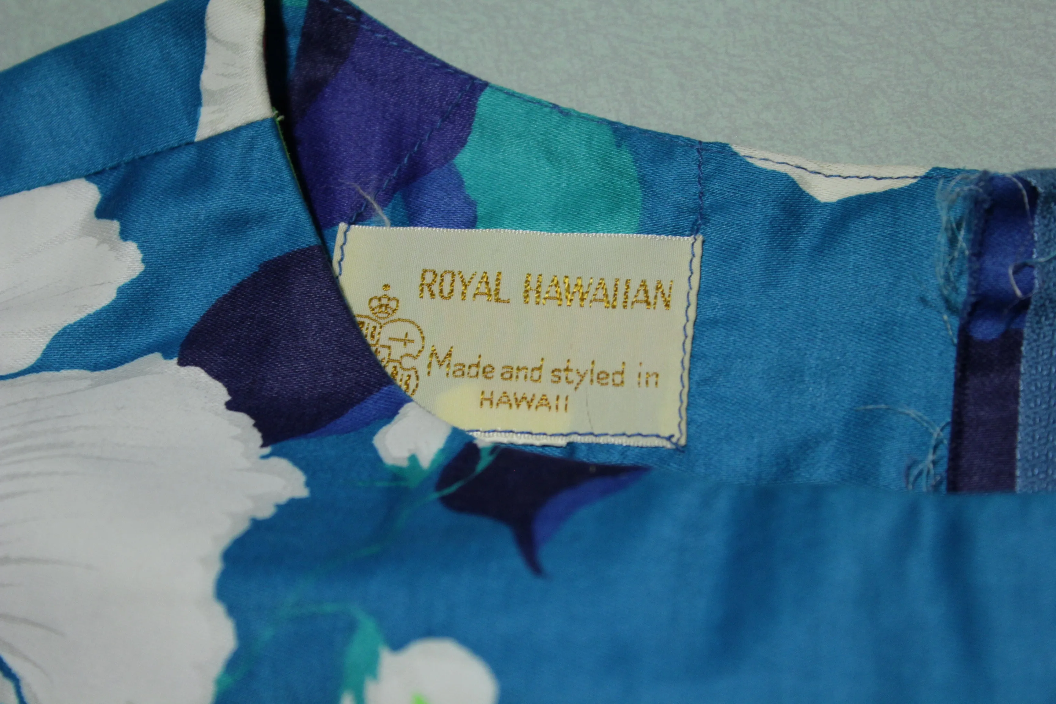 1970s Vintage Royal Hawaiian Flower Dress