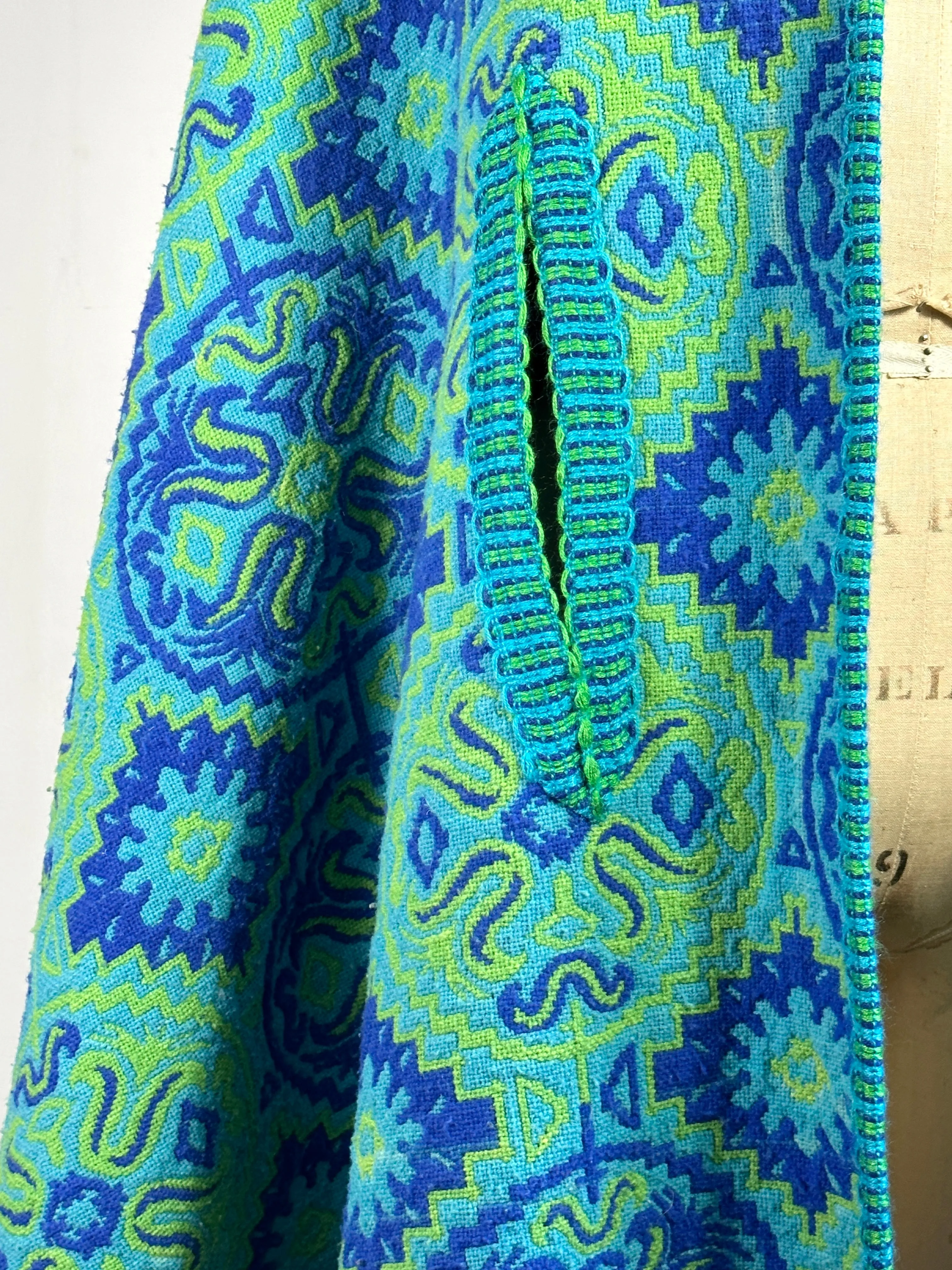 HEAD PONCHO 60s Psychedelic Tapestry  Small Medium