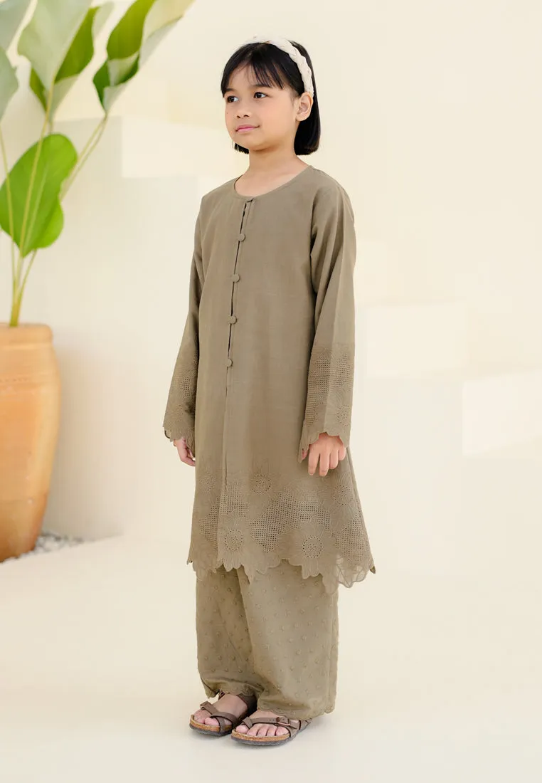 Seiring Girl (Olive Green)